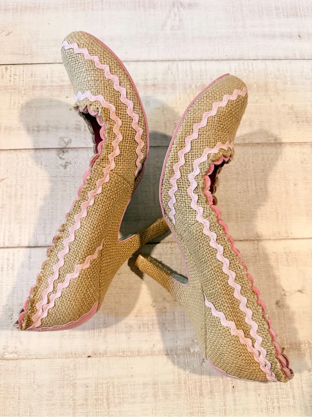 Irregular Choice Burlap Heels Size 38.5 Tan Brown Pink Ric Rac Trim Retro Pinup